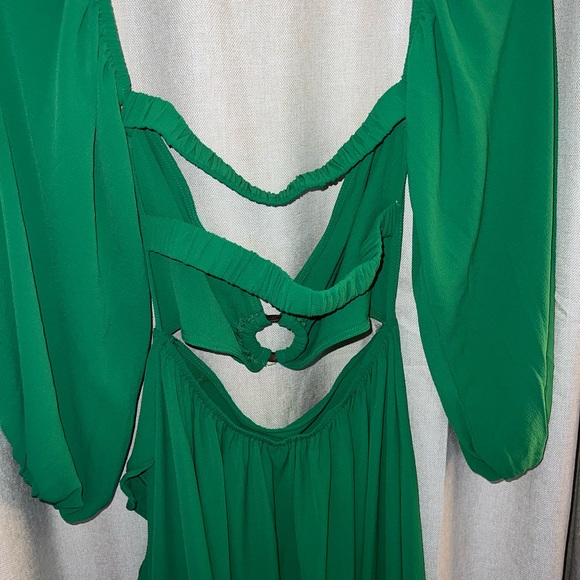 Elegant Green Dress - Picture 3 of 4